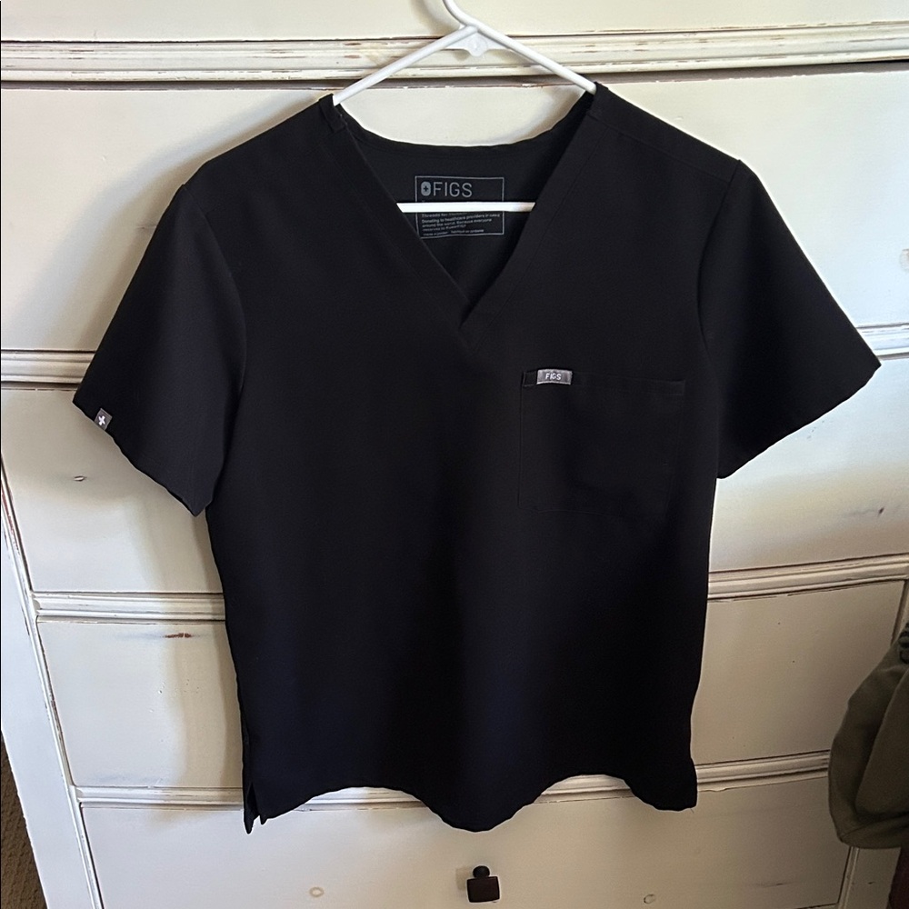 FIGS Men's Black V-Neck Short Sleeve Scrub Top